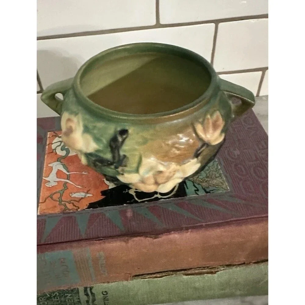 Roseville Pottery Green Magnolia Two Handled Jardinere 665-5